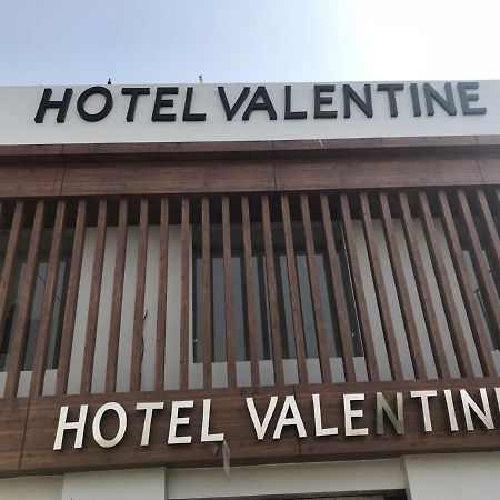 Hotel Valentine Muzaffarnagar Exteriör bild